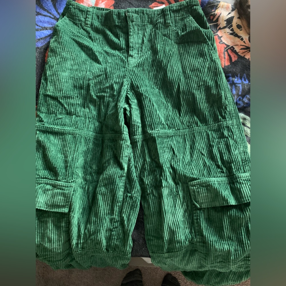 Green cargo pants